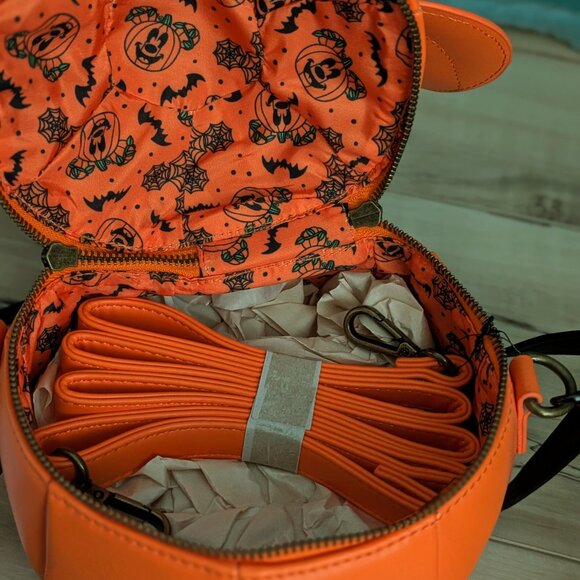 New with tags Mickey Pumpkin Purse Glow in the Dark - Picture 2 of 4